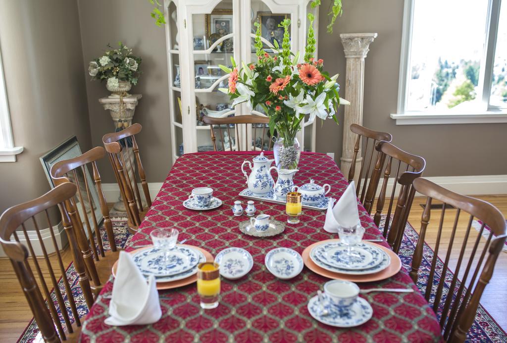 Crystal'S View Bed & Breakfast Норт-Ванкувер Екстер'єр фото
